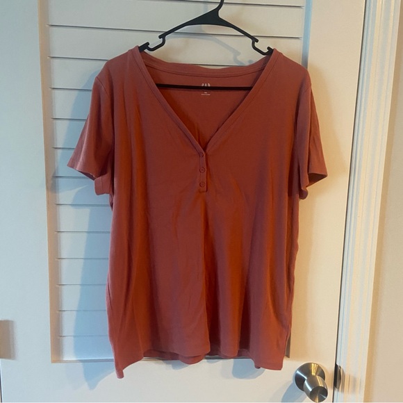 GAP Tops - GAP Muave Ribbed Button Tshirt Size XXL